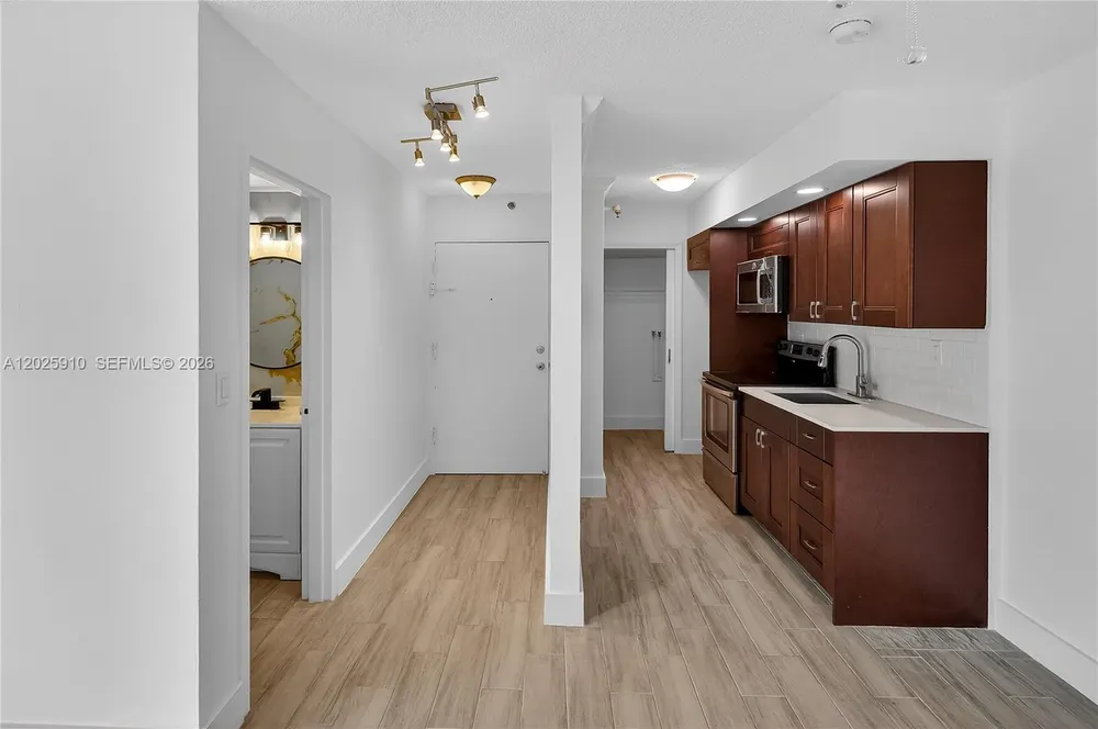 1255 Collins Ave, Miami Beach, FL 33139