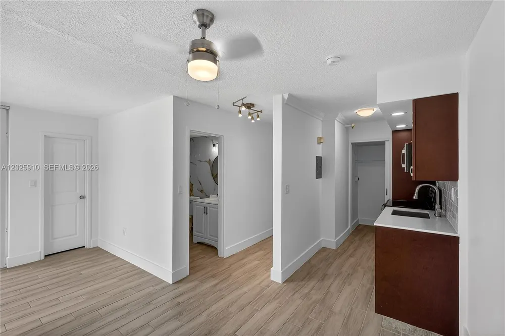1255 Collins Ave, Miami Beach, FL 33139