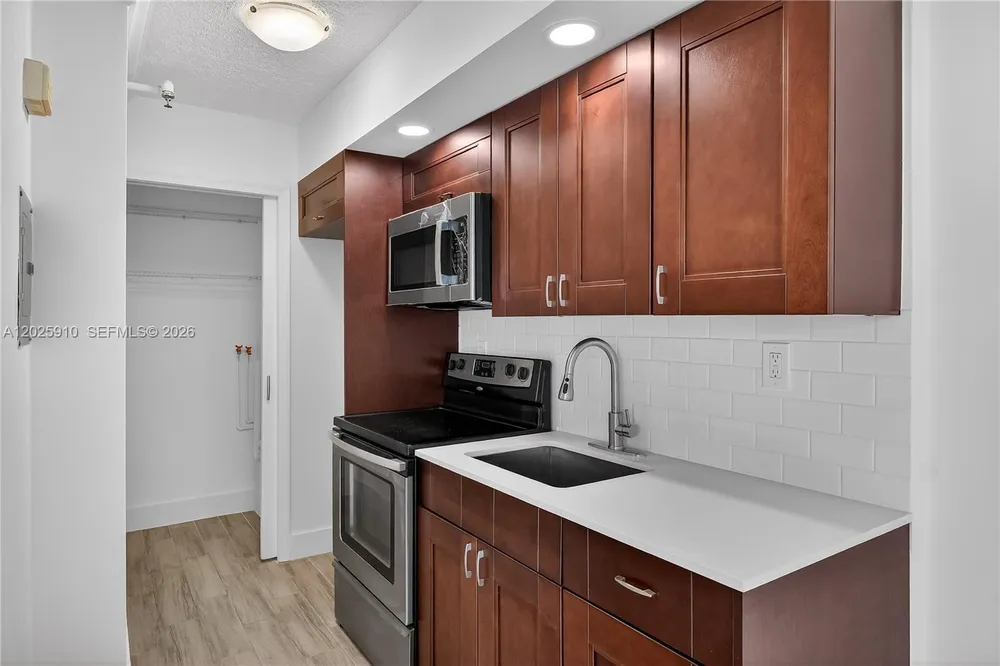 1255 Collins Ave, Miami Beach, FL 33139