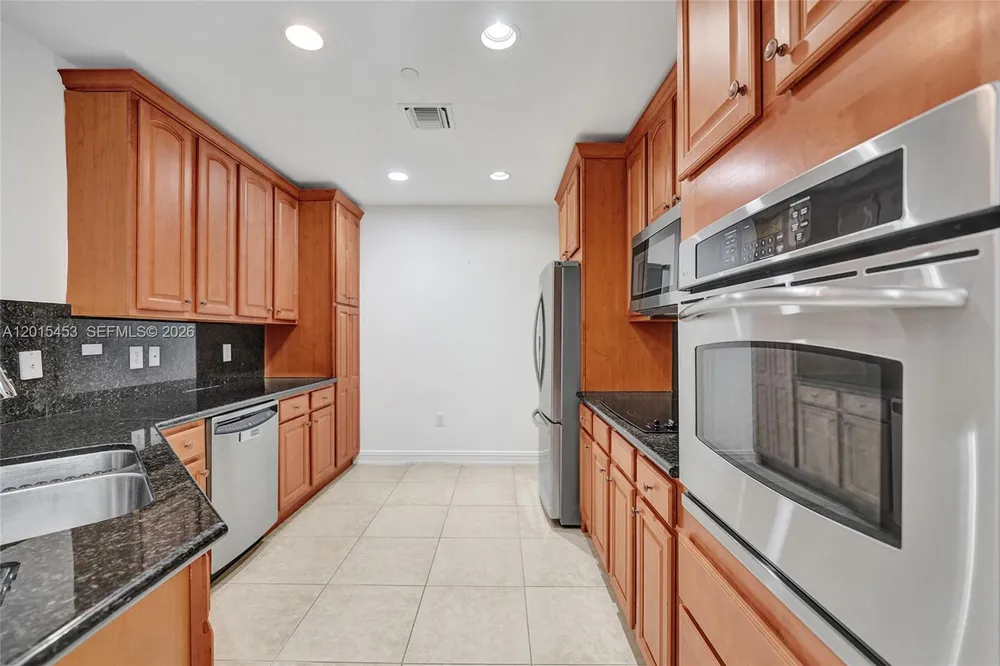 16135 Emerald Estates Dr, Weston, FL 33331