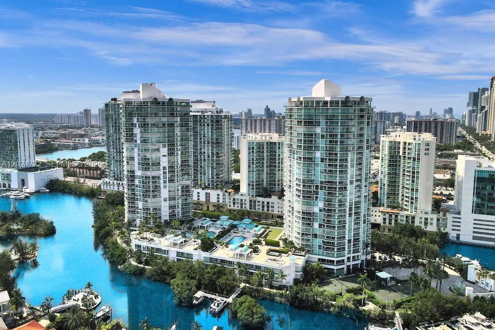 16500 Collins Ave, Sunny Isles Beach, FL 33160