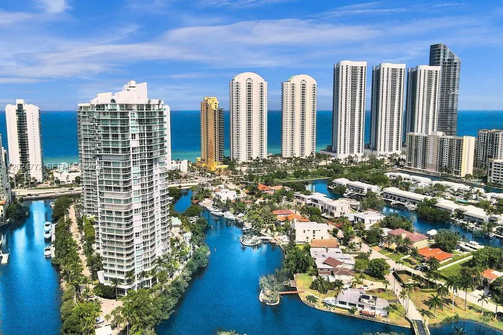16500 Collins Ave, Sunny Isles Beach, FL 33160
