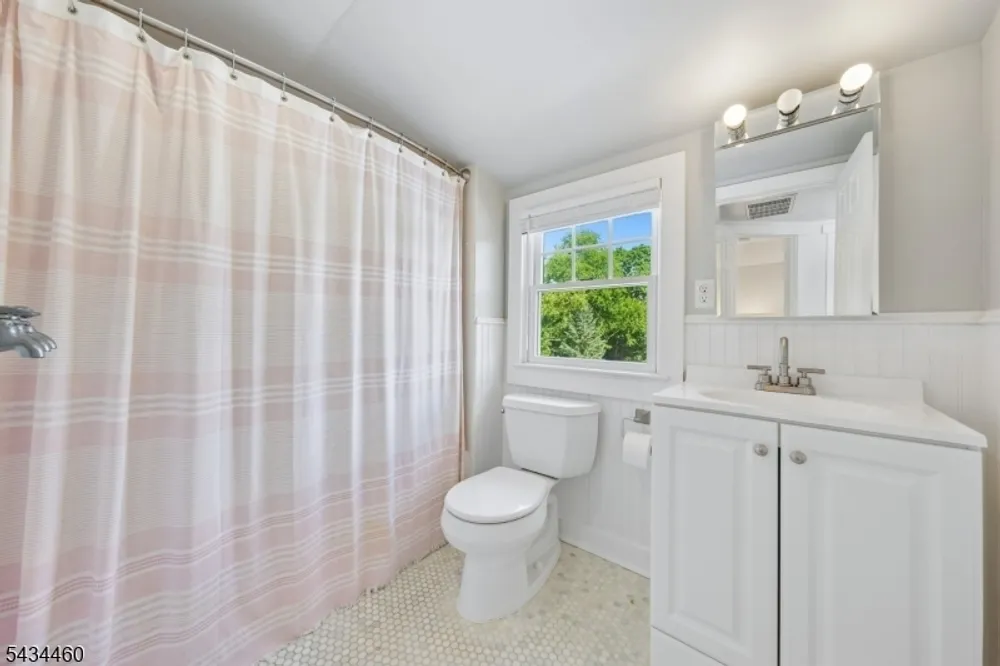 4 Kermit Rd, Maplewood, NJ 07040