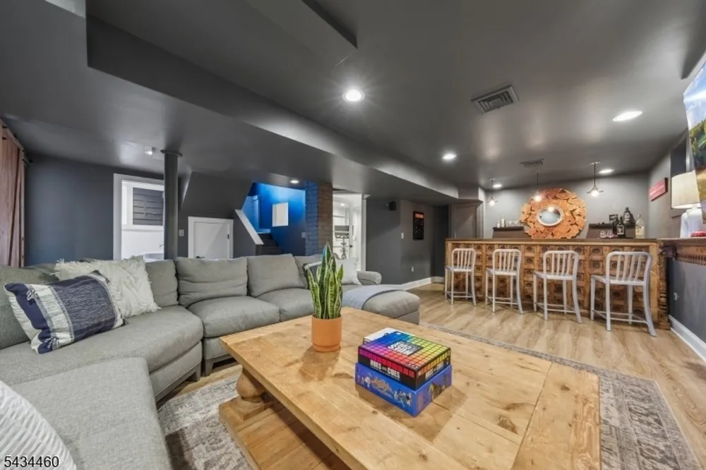 4 Kermit Rd, Maplewood, NJ 07040