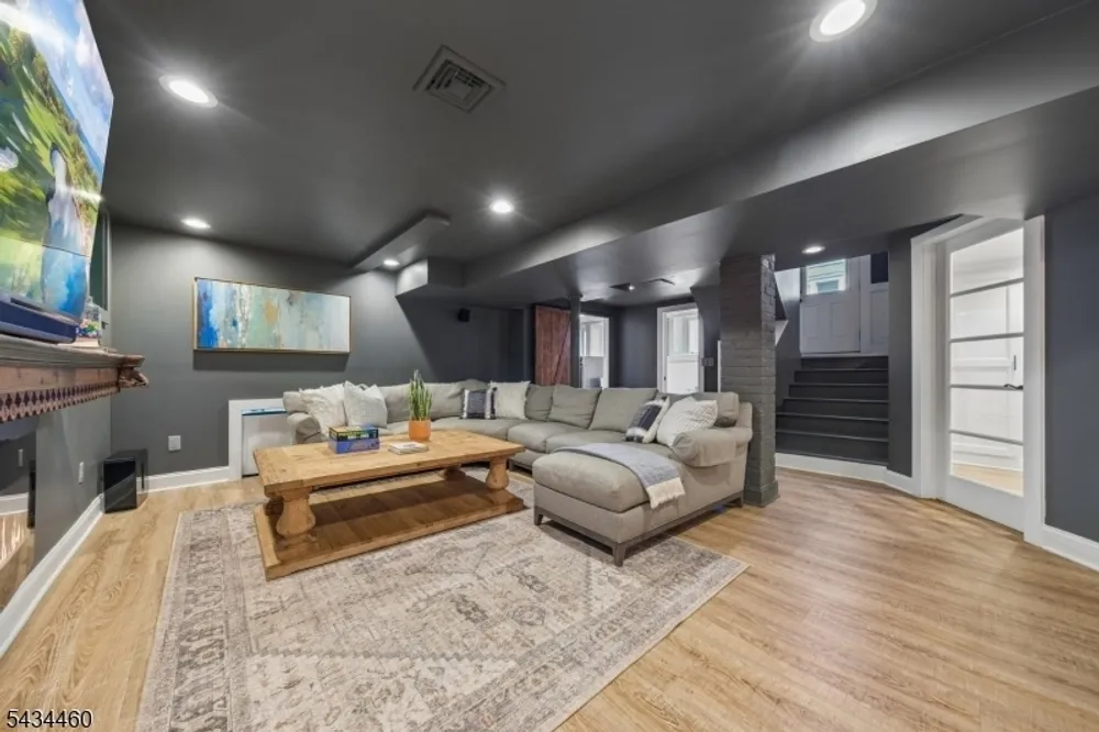 4 Kermit Rd, Maplewood, NJ 07040