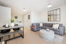 5 Antoinette Close, Kingston Upon Thames, KT1 photo 2