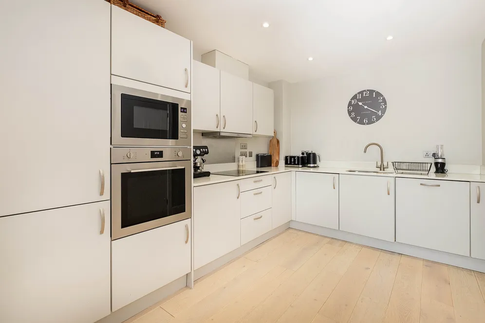 5 Antoinette Close, Kingston Upon Thames, KT1 photo 3