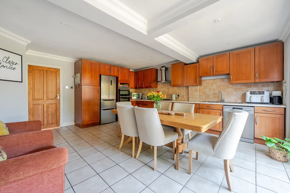 Rectory Close, Farnham Royal, SL2 photo 2