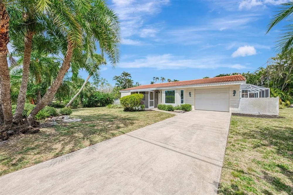 201 Lyons Bay Rd, Nokomis, FL 34275