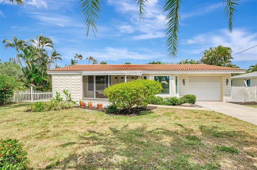 201 Lyons Bay Rd, Nokomis, FL 34275