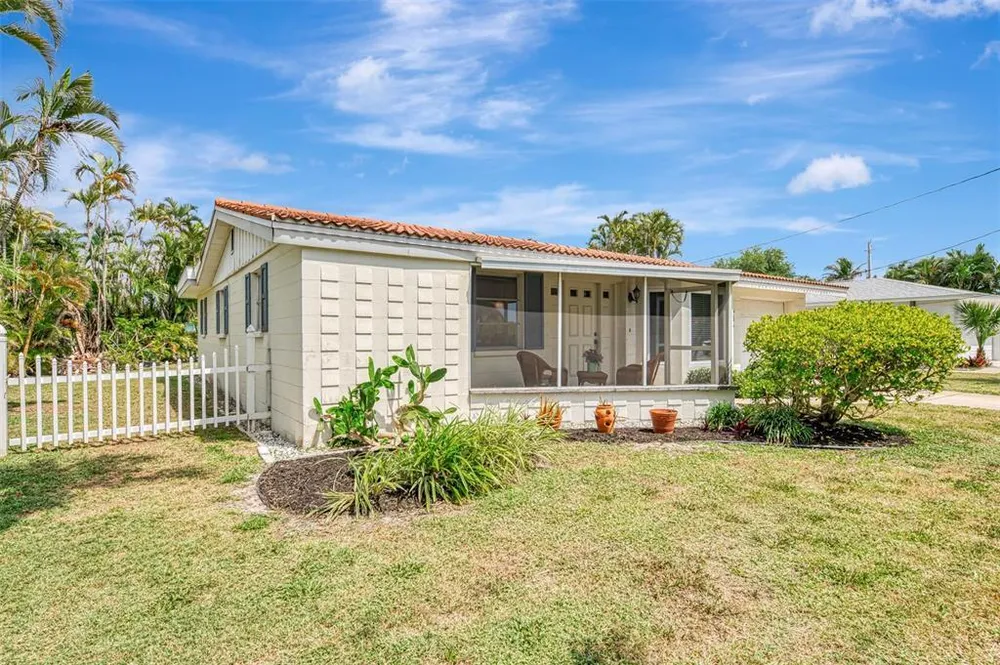 201 Lyons Bay Rd, Nokomis, FL 34275