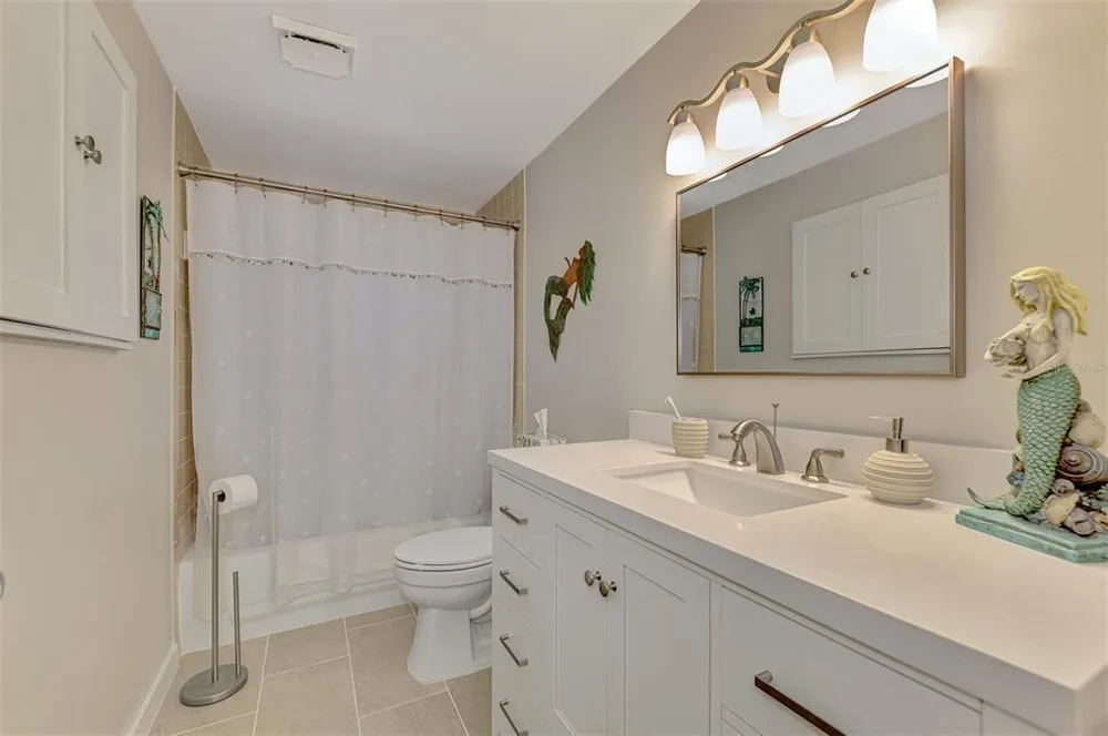 201 Lyons Bay Rd, Nokomis, FL 34275