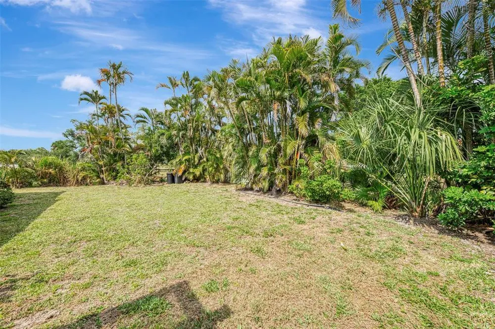 201 Lyons Bay Rd, Nokomis, FL 34275