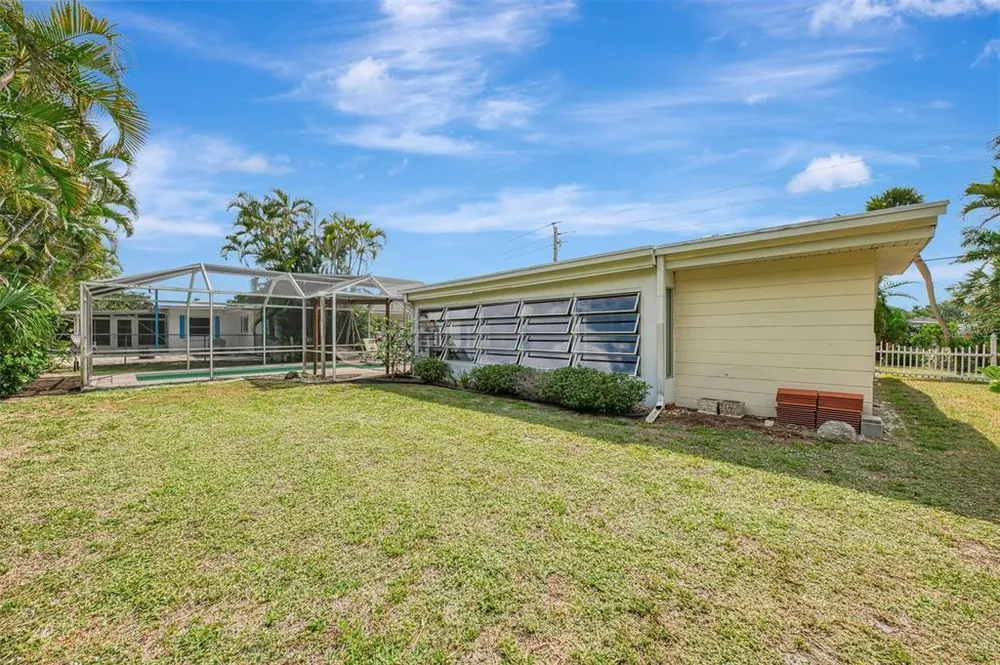 201 Lyons Bay Rd, Nokomis, FL 34275