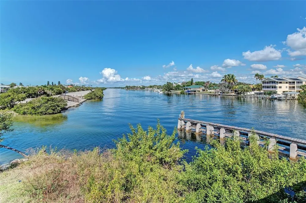 201 Lyons Bay Rd, Nokomis, FL 34275