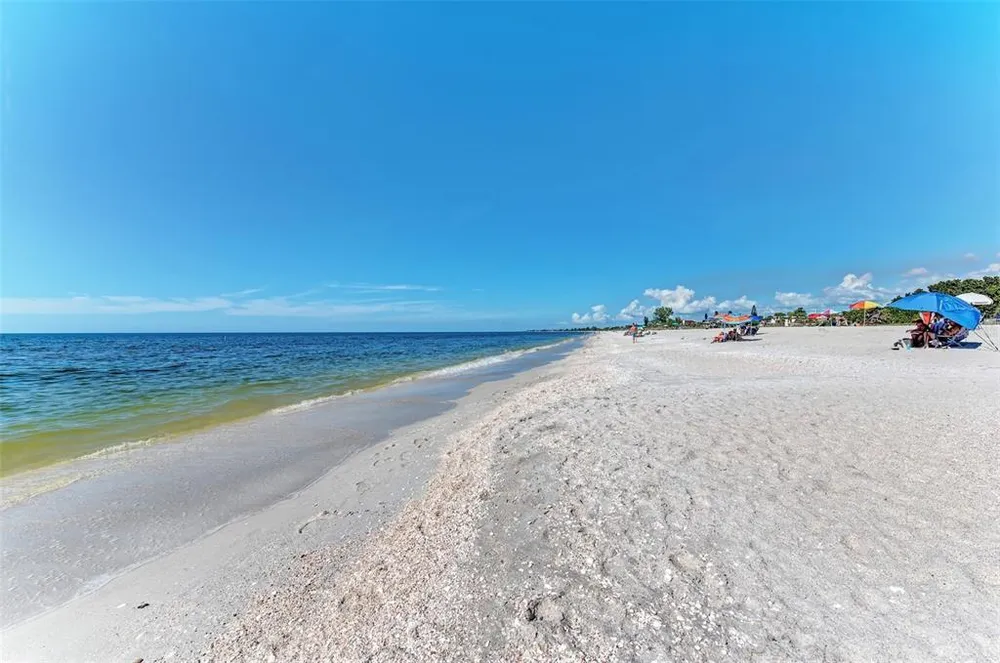 201 Lyons Bay Rd, Nokomis, FL 34275