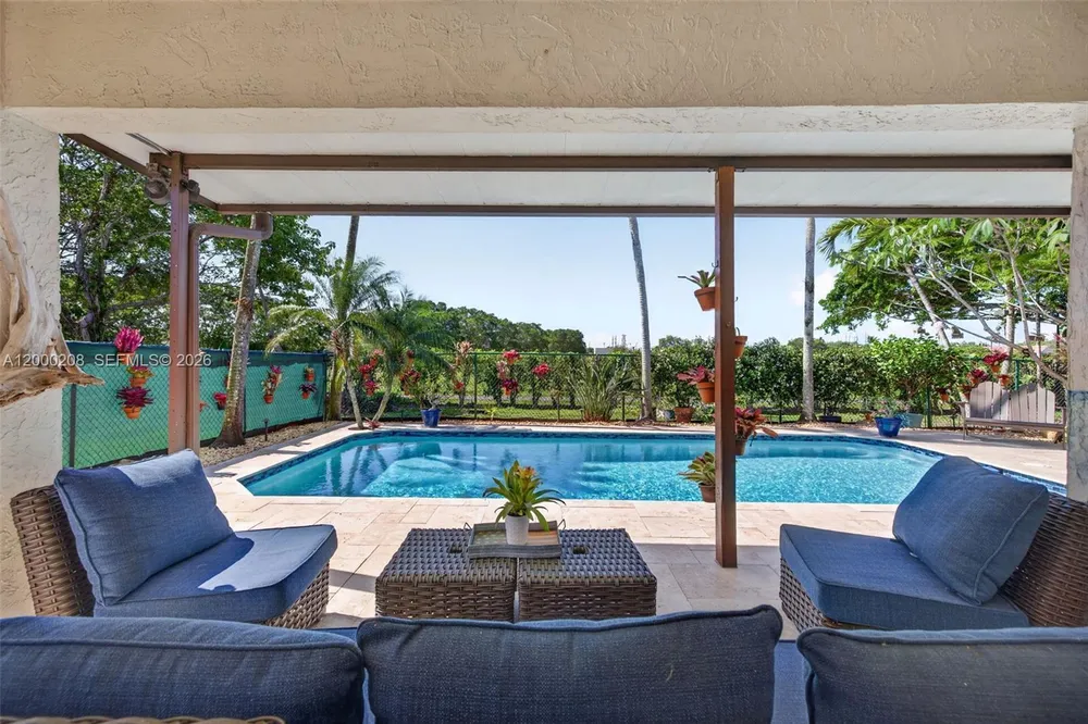 15620 Gauntlet Hall Manor, Davie, FL 33331-3438