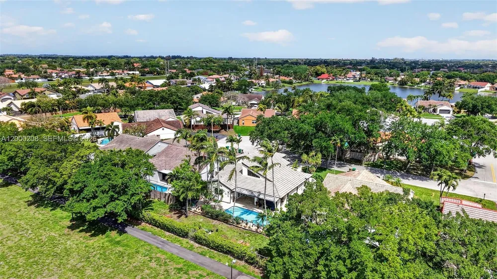 15620 Gauntlet Hall Manor, Davie, FL 33331-3438