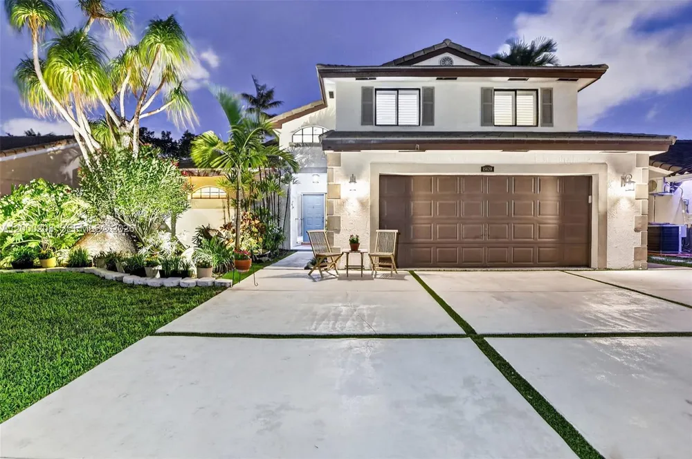 15620 Gauntlet Hall Manor, Davie, FL 33331-3438