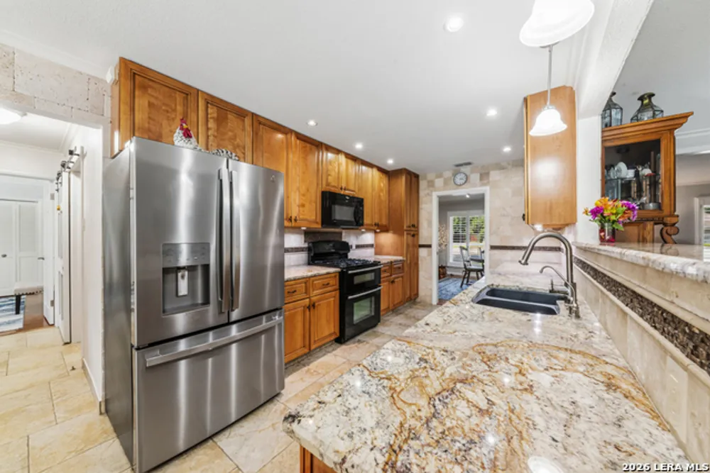 6022 Winding Ridge Dr, Windcrest, TX 78239