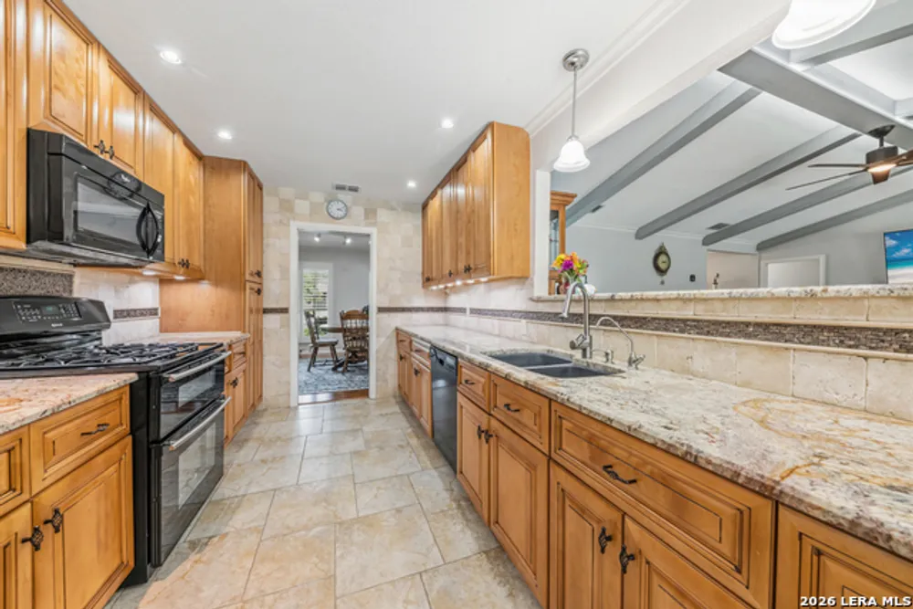 6022 Winding Ridge Dr, Windcrest, TX 78239