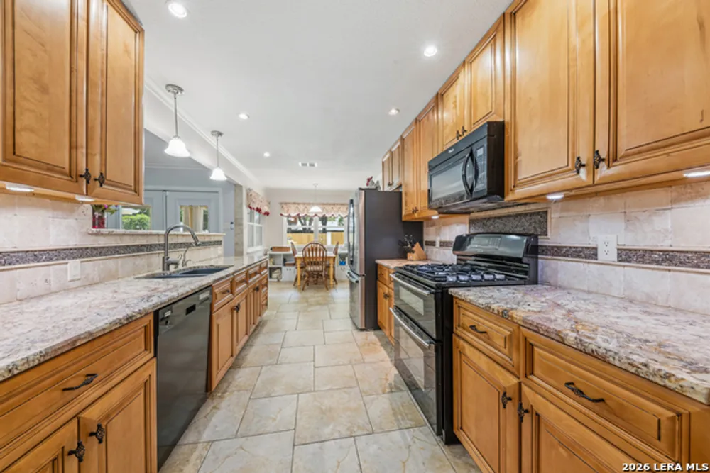 6022 Winding Ridge Dr, Windcrest, TX 78239