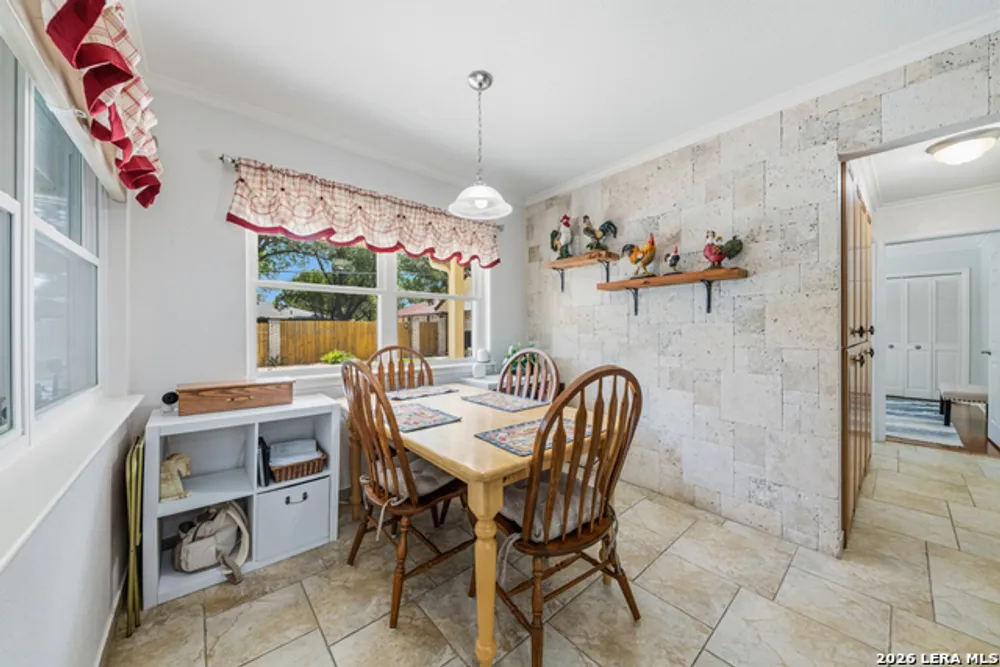 6022 Winding Ridge Dr, Windcrest, TX 78239