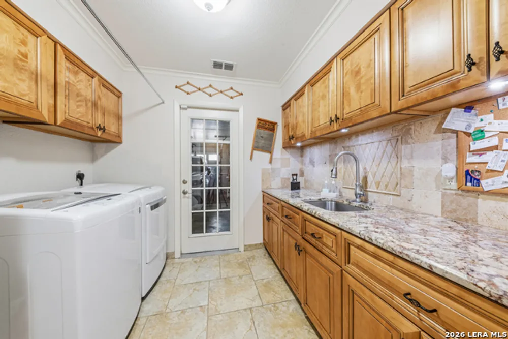 6022 Winding Ridge Dr, Windcrest, TX 78239
