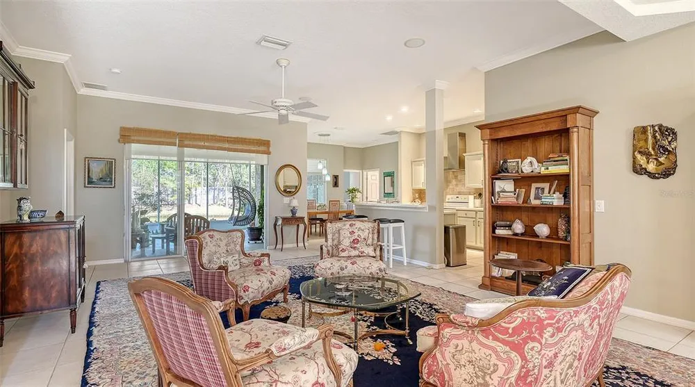 315 Londonderry Dr, Sarasota, FL 34240