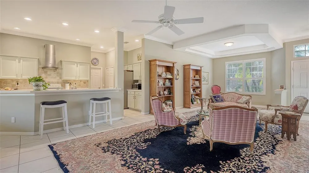315 Londonderry Dr, Sarasota, FL 34240