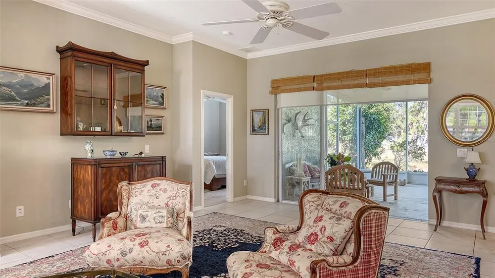315 Londonderry Dr, Sarasota, FL 34240