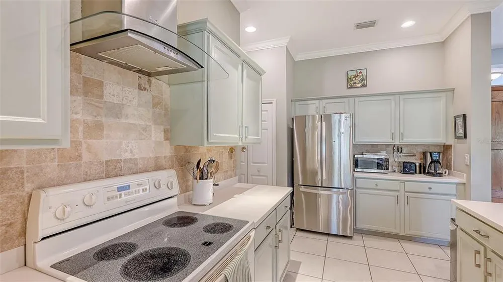 315 Londonderry Dr, Sarasota, FL 34240