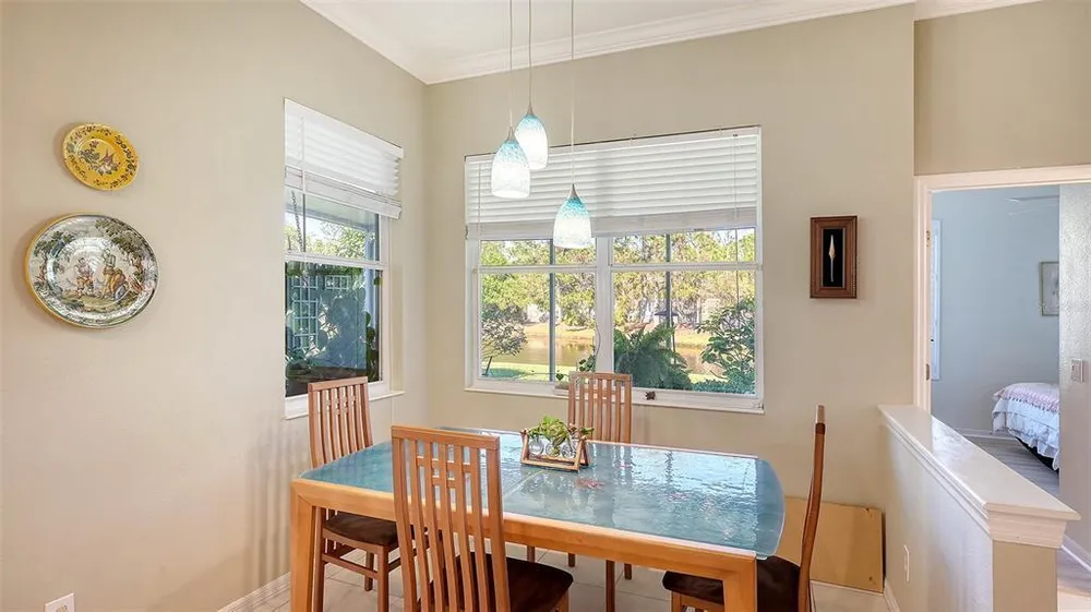 315 Londonderry Dr, Sarasota, FL 34240