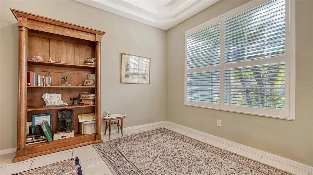 315 Londonderry Dr, Sarasota, FL 34240