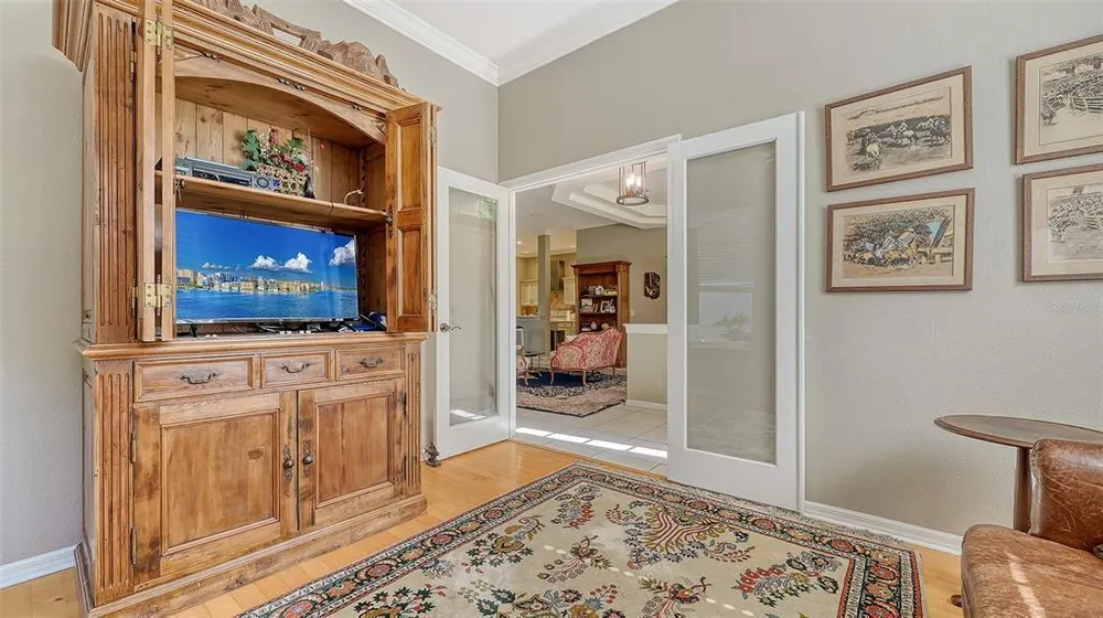 315 Londonderry Dr, Sarasota, FL 34240