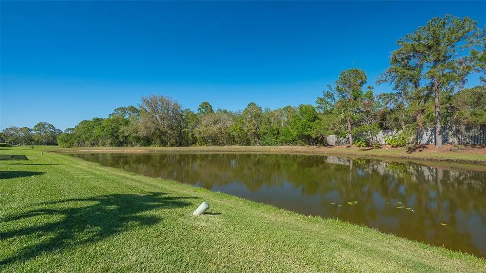 315 Londonderry Dr, Sarasota, FL 34240