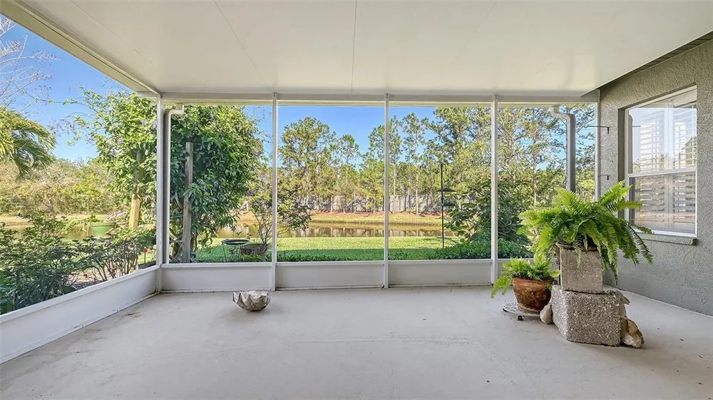 315 Londonderry Dr, Sarasota, FL 34240