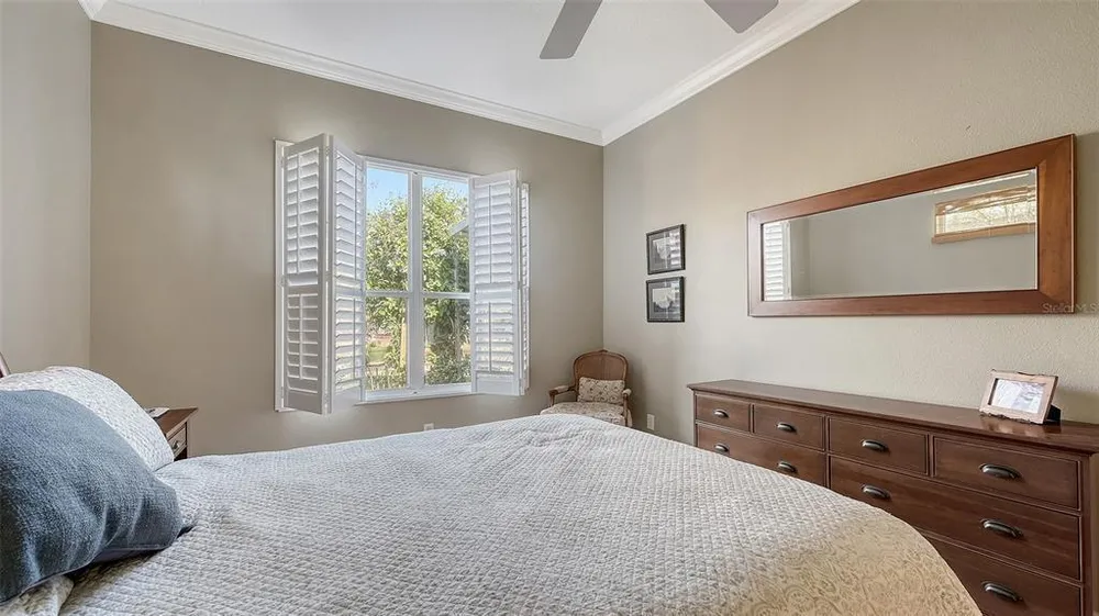 315 Londonderry Dr, Sarasota, FL 34240