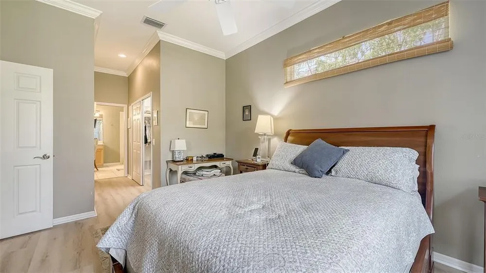 315 Londonderry Dr, Sarasota, FL 34240