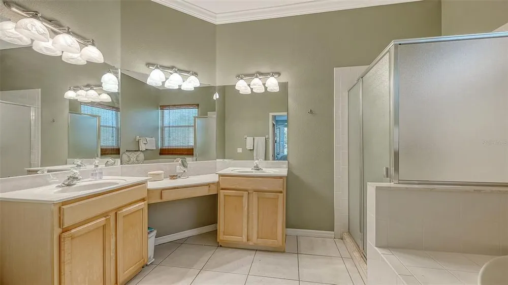 315 Londonderry Dr, Sarasota, FL 34240