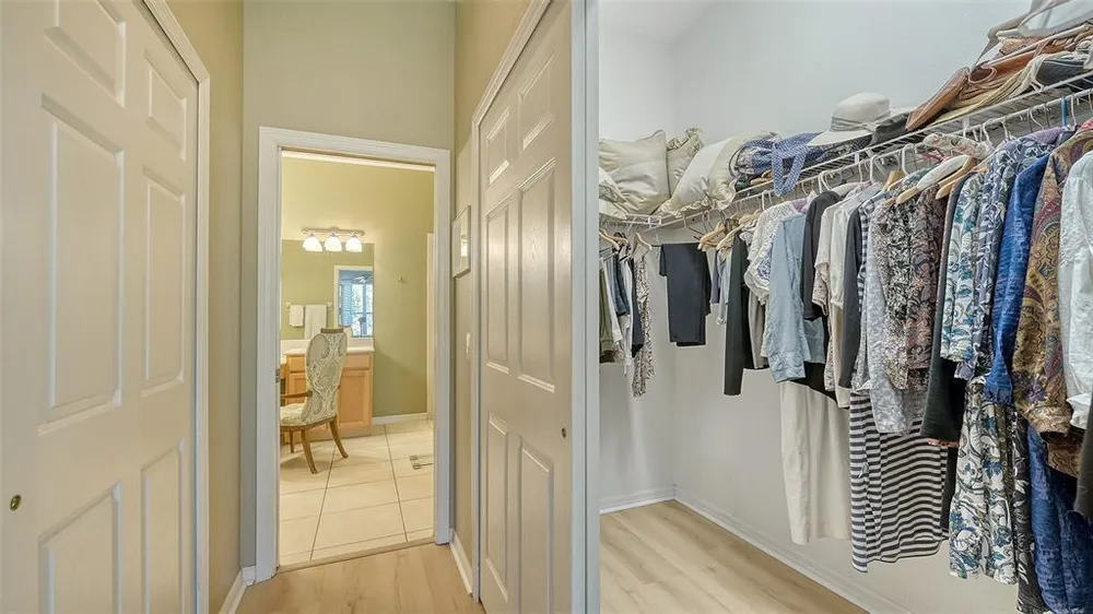 315 Londonderry Dr, Sarasota, FL 34240