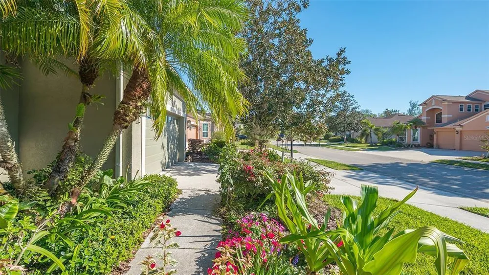 315 Londonderry Dr, Sarasota, FL 34240