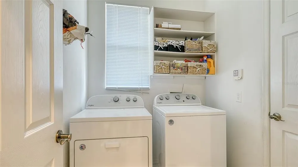 315 Londonderry Dr, Sarasota, FL 34240