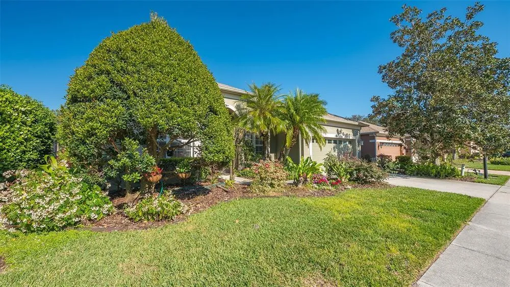 315 Londonderry Dr, Sarasota, FL 34240