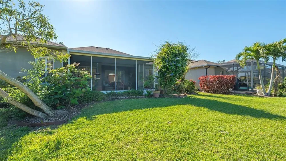 315 Londonderry Dr, Sarasota, FL 34240