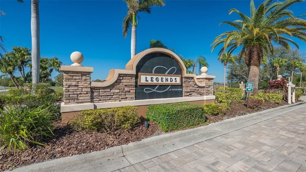 315 Londonderry Dr, Sarasota, FL 34240