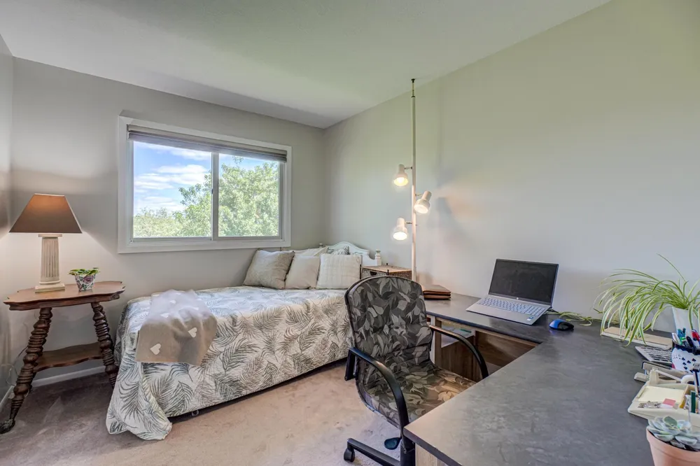 6676 Sandlewood Rd, Woodbury, MN 55125