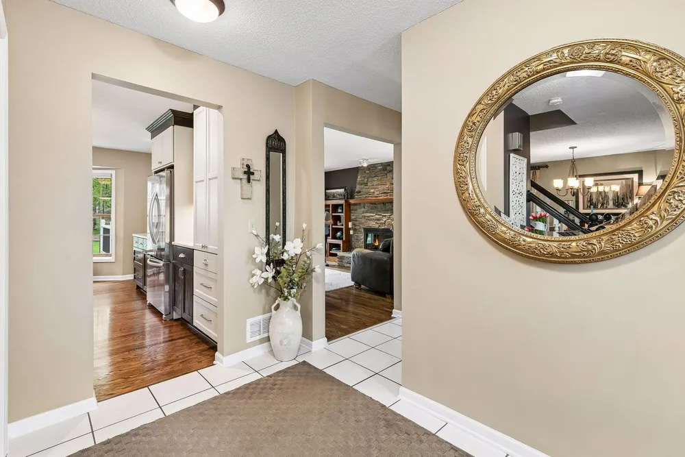 689 Havenhill Rd, Eagan, MN 55123