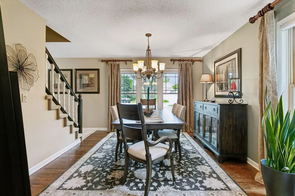689 Havenhill Rd, Eagan, MN 55123