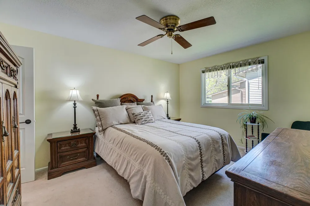 6676 Sandlewood Rd, Woodbury, MN 55125